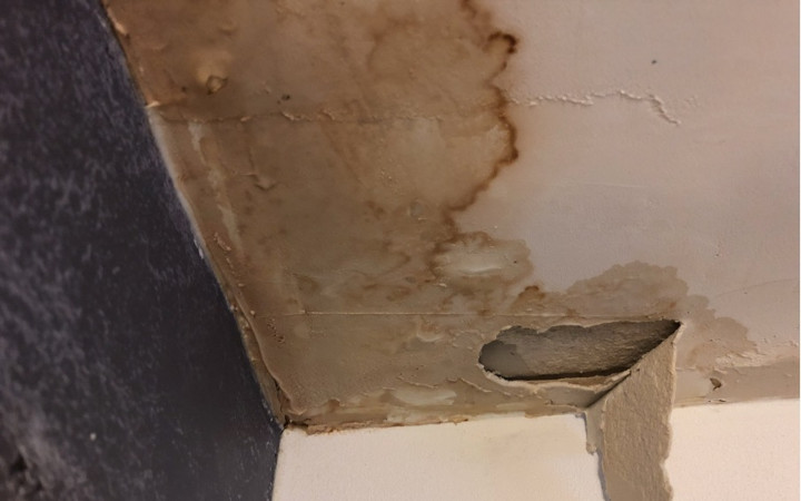 Infiltrations d’eau au plafond que faire ? Comment prévenir et réparer pour protéger votre habitation