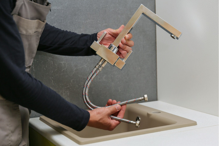 Installation d'une nouvelle robinetterie de salle de bain