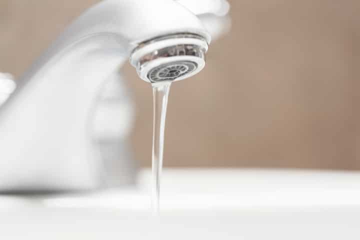Plus de pression d’eau du jour au lendemain : Diagnostic et solutions