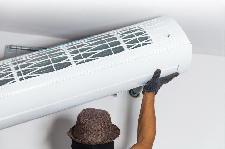 Installation du split d'une climatisation